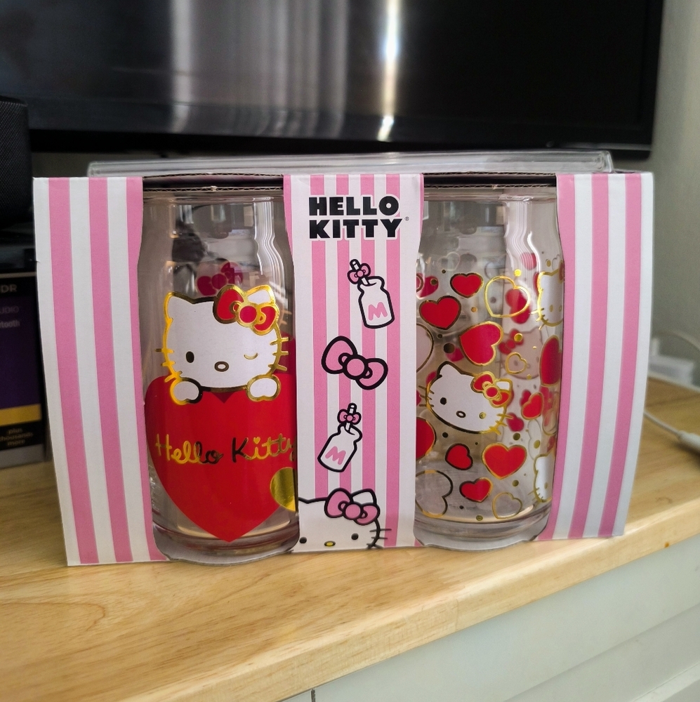 Hello Kitty Pink and Red Heart Glass Set 2